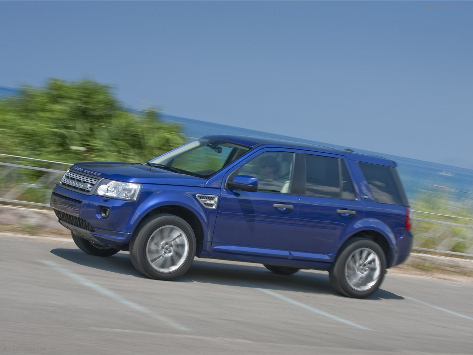 Land Rover LR2 2011